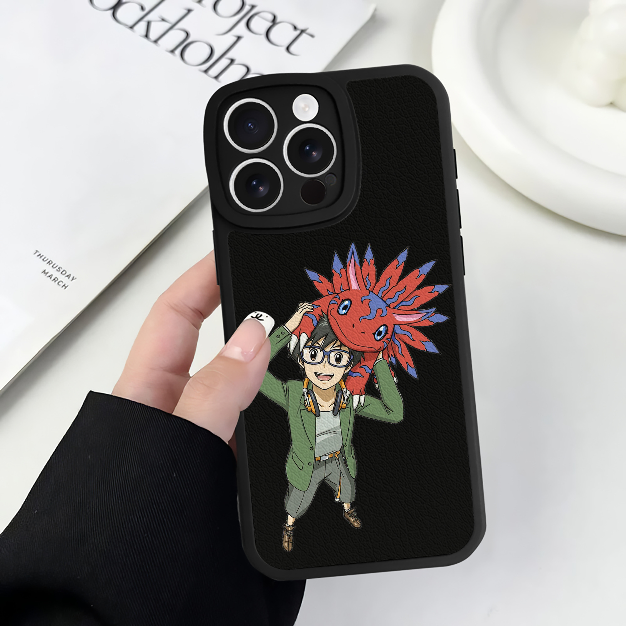 （画像用） Digimon デジタルモンスター/デジモン 【iPhone 16シリーズ対応】シリコンスマホケース（レザー調） 材質：シリコン